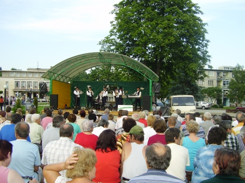 Jarmok 2007 - vystúpenie Borovienky z Lančára na Námestí slobody